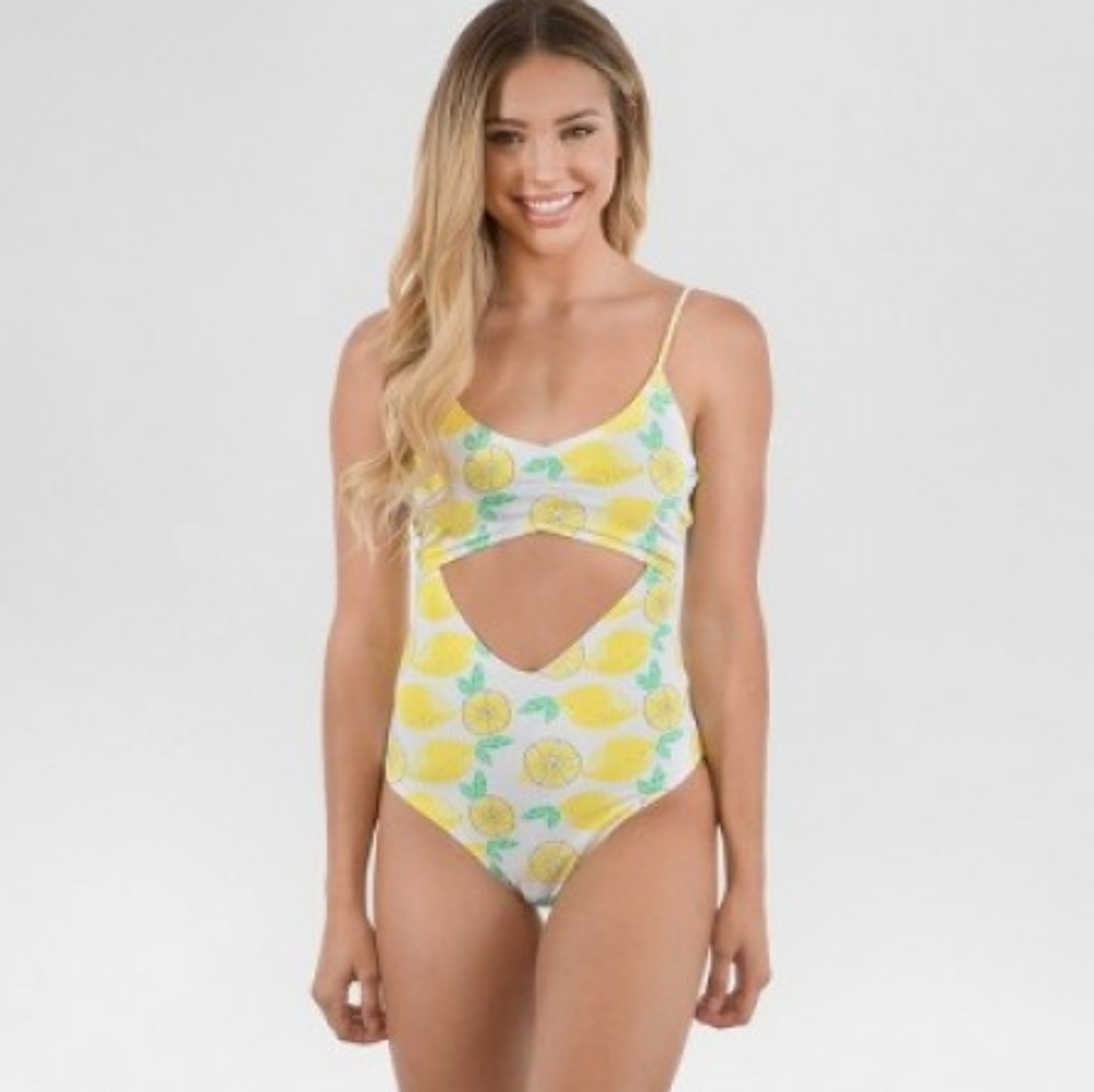 Lemon cut out one piece